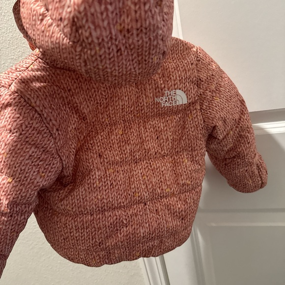 The North Face Pink Puffer Jacket for baby girl size 12m - Picture 3 of 4